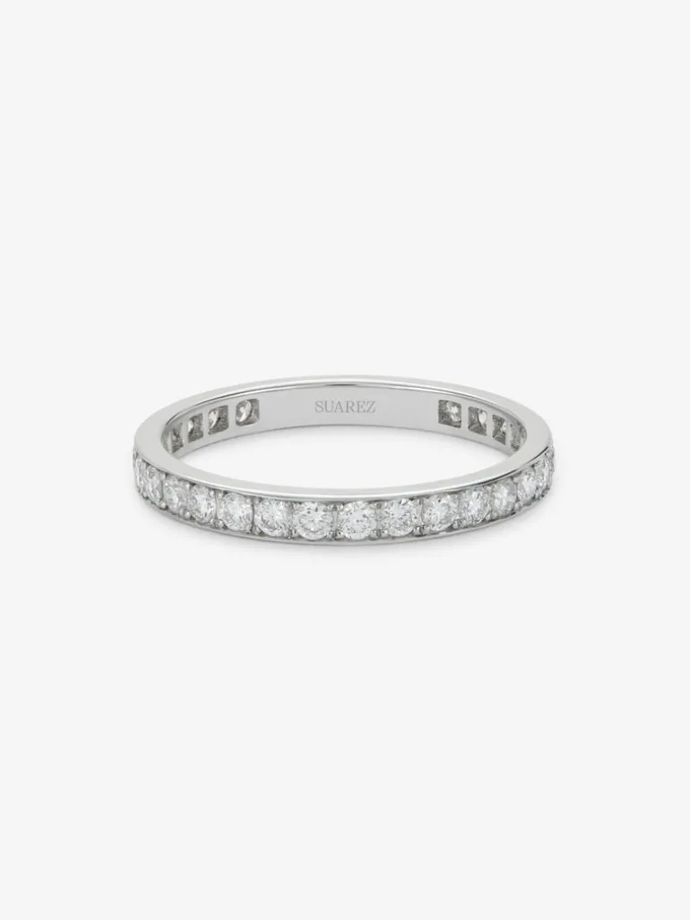 Alianza de oro blanco de 18k con pavé de diamantes en talla brillante con un total de 0,68 cts