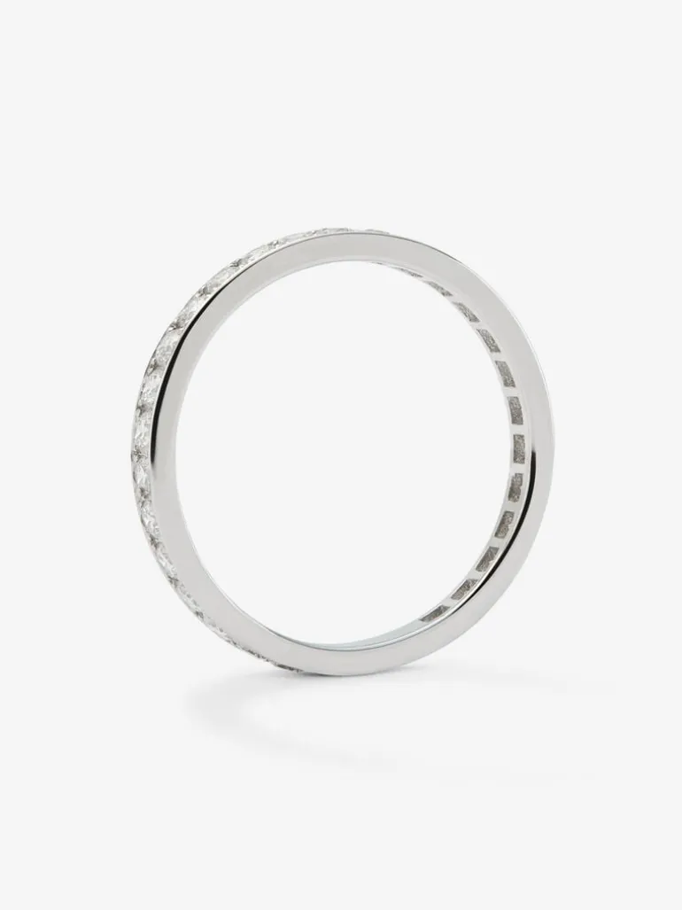 Alianza de oro blanco de 18k con pavé de diamantes en talla brillante con un total de 0,68 cts