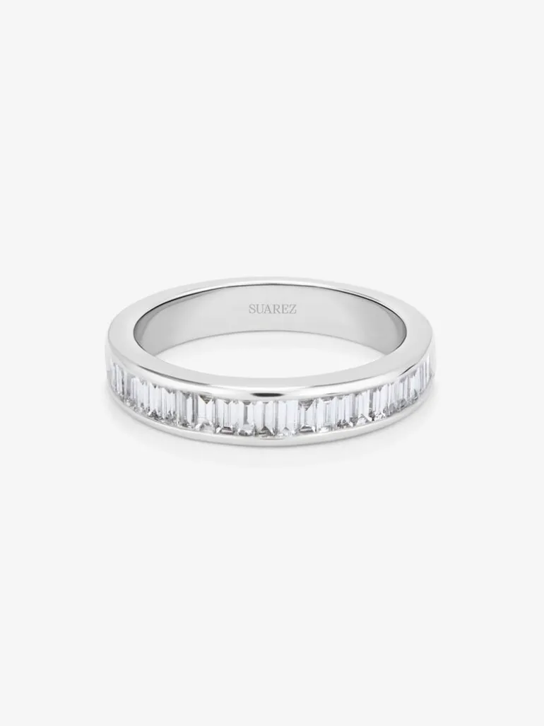 Alianza entera de oro blanco de 18K con 25 diamantes en talla baguette con un total de 0,63 cts