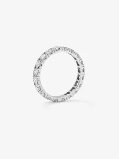 Alianza entera de oro blanco de 18K con 25 diamantes en talla brillante con un total de 1,54 cts