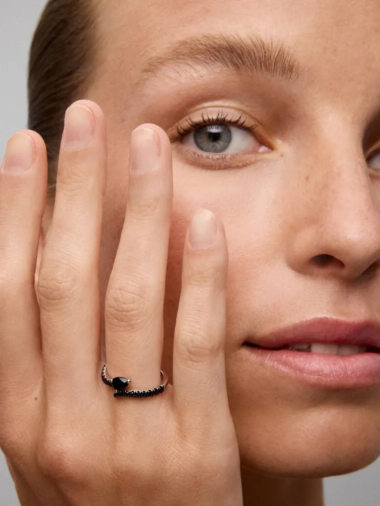 Anillo abierto de plata 925 con 19 espinelas en talla pera y brillante