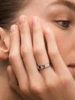 Anillo alianza de boda de oro blanco de 18K con diamante