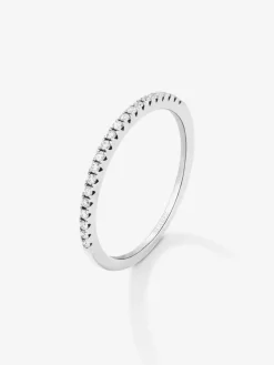 Anillo alianza media de compromiso de oro blanco de 18K con diamantes en garra 0,10ct