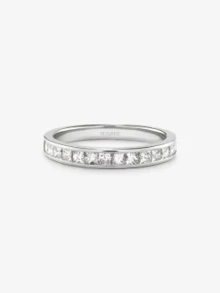 Anillo alianza media de compromiso de oro blanco de 18K con diamantes en talla princesa en carril 0,70ct