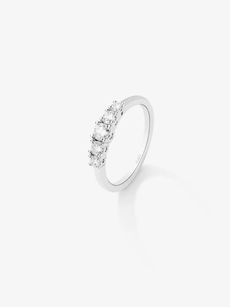 Anillo cinquillo de oro blanco de 18K con 5 diamantes en talla brillante con un total de 0,47 cts