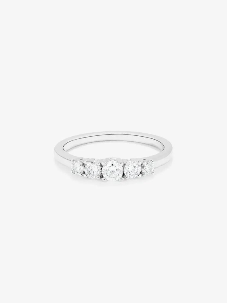 Anillo cinquillo de oro blanco de 18K con 5 diamantes en talla brillante con un total de 0,47 cts