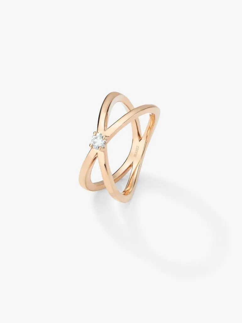 Anillo cruzado de oro rosa de 18K con diamante en talla brillante de 0,12 cts