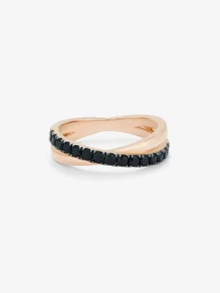 Anillo cruzado de oro rosa de 18K con 15 espinelas negras en talla brillante