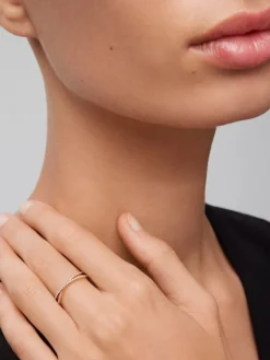 Anillo cruzado de oro rosa de 18K con 40 diamantes en talla brillante con un total de 0,12 cts