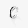Anillo cruzado de plata 925 con 9 espinelas negras en talla brillante con un total de 0,24 cts