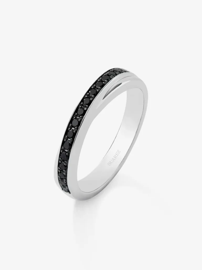 Anillo cruzado de plata 925 con 16 espinelas negras en talla brillante