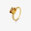Anillo de oro amarillo de 18K con cuarzo citrino en talla cushion de 2,7 cts y 12 diamantes en talla brillante con un total de 0,3 cts