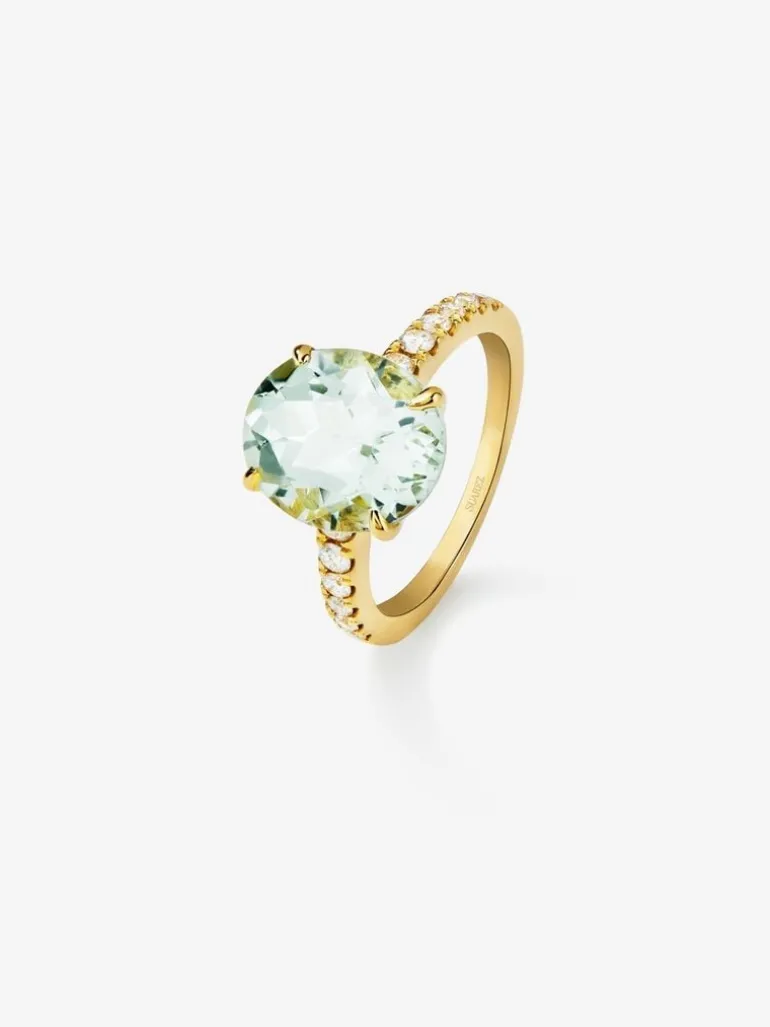 Anillo de oro amarillo de 18K con amatista verde en talla oval de 4,34 cts y 12 diamantes en talla brillante con un total de 0,29 cts