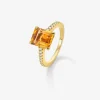 Anillo de oro amarillo de 18K con cuarzo citrino en talla esmeralda de 2,86 cts y 16 diamantes en talla brillante con un total de 0,19 cts