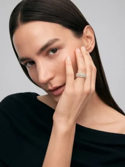 Anillo de oro amarillo de 18K con 22 diamantes en talla brillante con un total de 2,08 cts