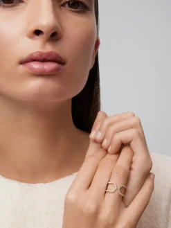Anillo de oro amarillo de 18K con 46 diamantes en talla brillante con un total de 0,37 cts