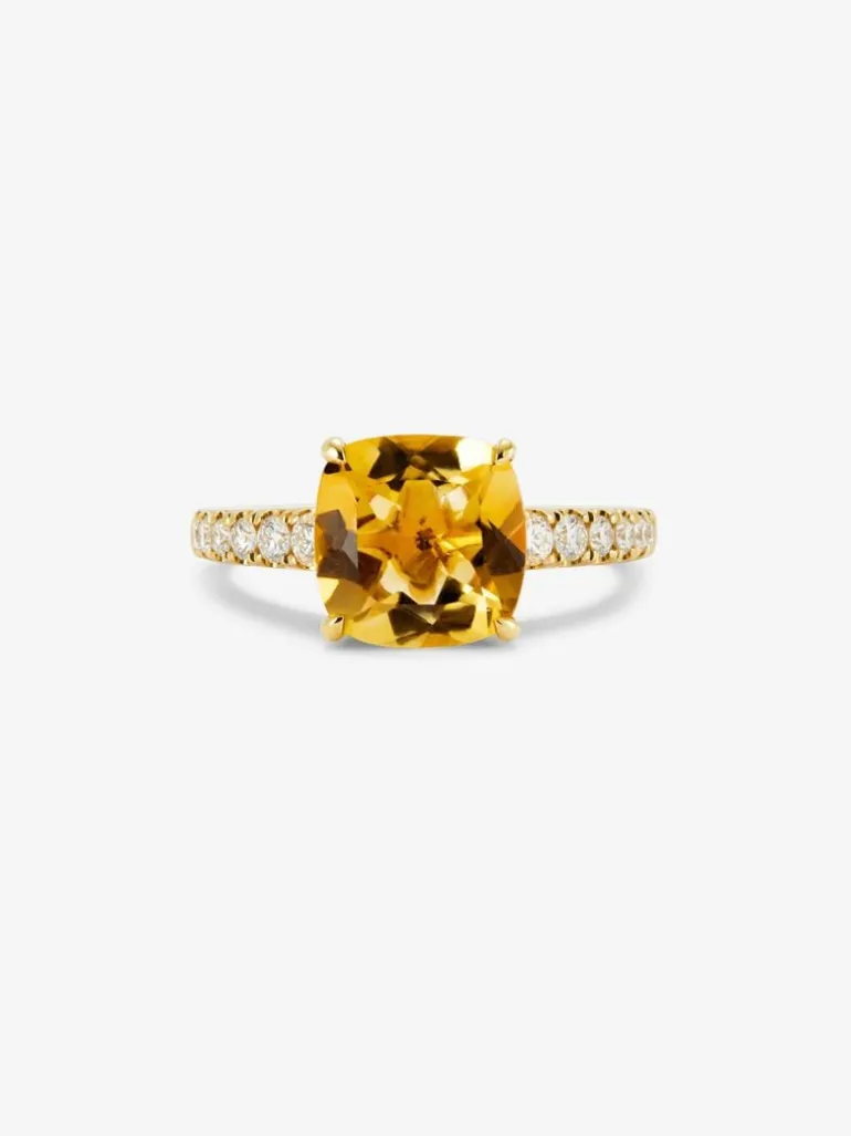 Anillo de oro amarillo de 18K con cuarzo citrino en talla cushion de 2,7 cts y 12 diamantes en talla brillante con un total de 0,3 cts