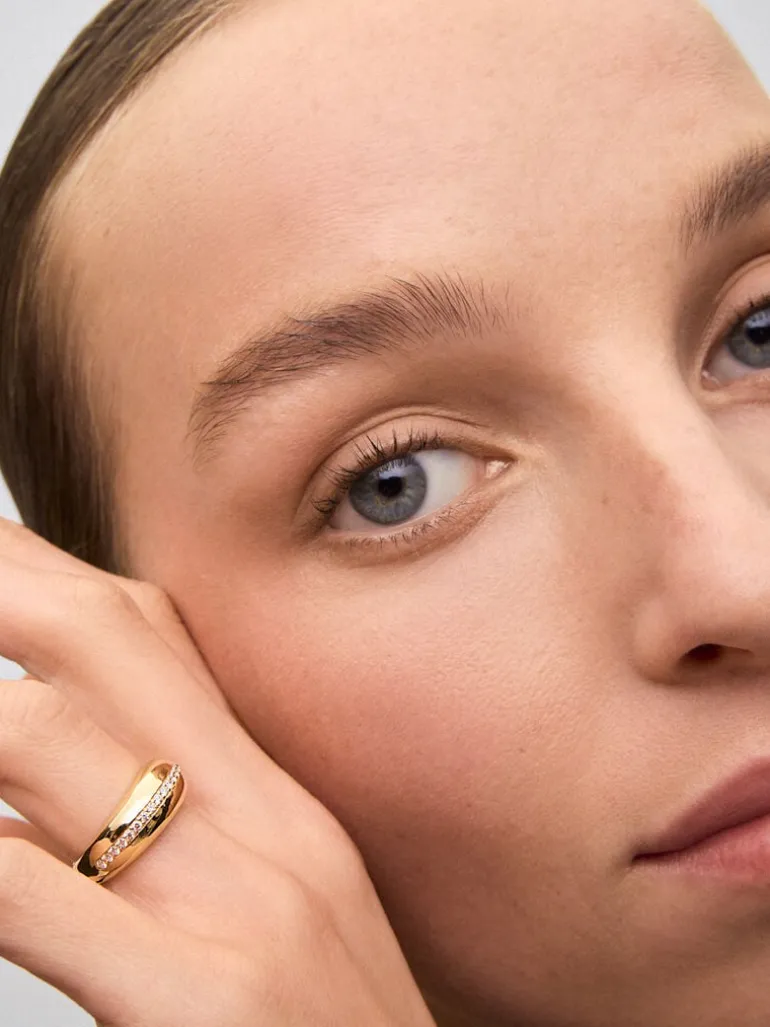 Anillo de oro amarillo de 18K con diamantes en talla brillante