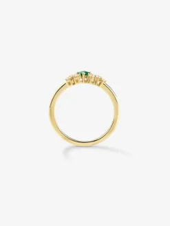 Anillo de oro amarillo de 18K con esmeralda en talla brillante de 0,1 cts y 7 diamantes en talla brillante con un total de 0,1 cts