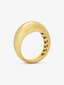 Anillo de oro amarillo de 18K con pavé de diamantes en talla brillante
