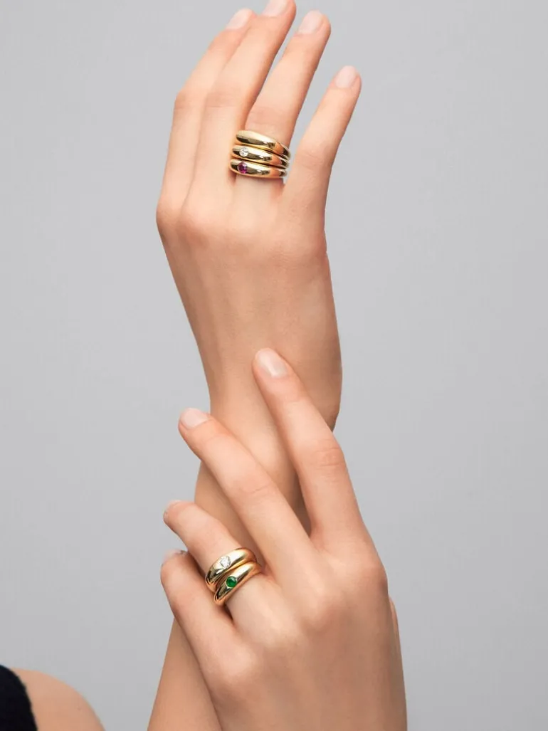 Anillo de oro amarillo de 18K con diamante en talla brillante de 0,2 cts