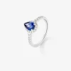 Anillo de oro blanco de 18K con zafiro azul en talla pera de 4,17 cts y 34 diamantes en talla brillante con un total de 0,63 cts