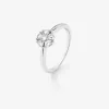 Anillo de oro blanco de 18K con orla de 6 diamantes en talla brillante con un total de 0,4 cts