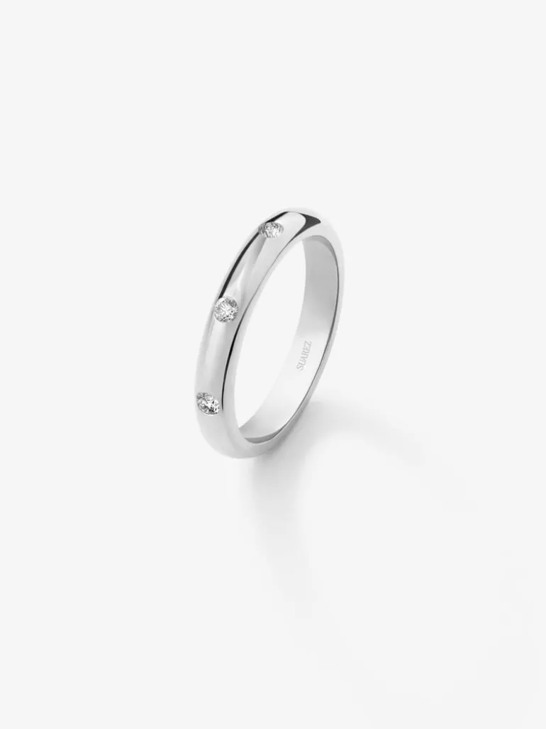 Anillo de oro blanco de 18K con 3 diamantes en talla brillante con un total de 0,09 cts