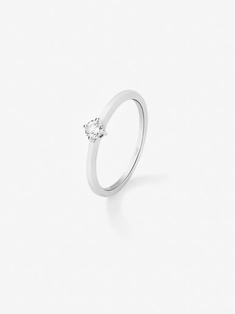 Anillo de oro blanco de 18K con diamante en talla brillante de 0,15 cts