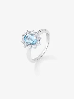 Anillo de oro blanco de 18K con aguamarina en talla oval de 1,08 cts y 10 diamantes en talla brillante con un total de 0,63 cts