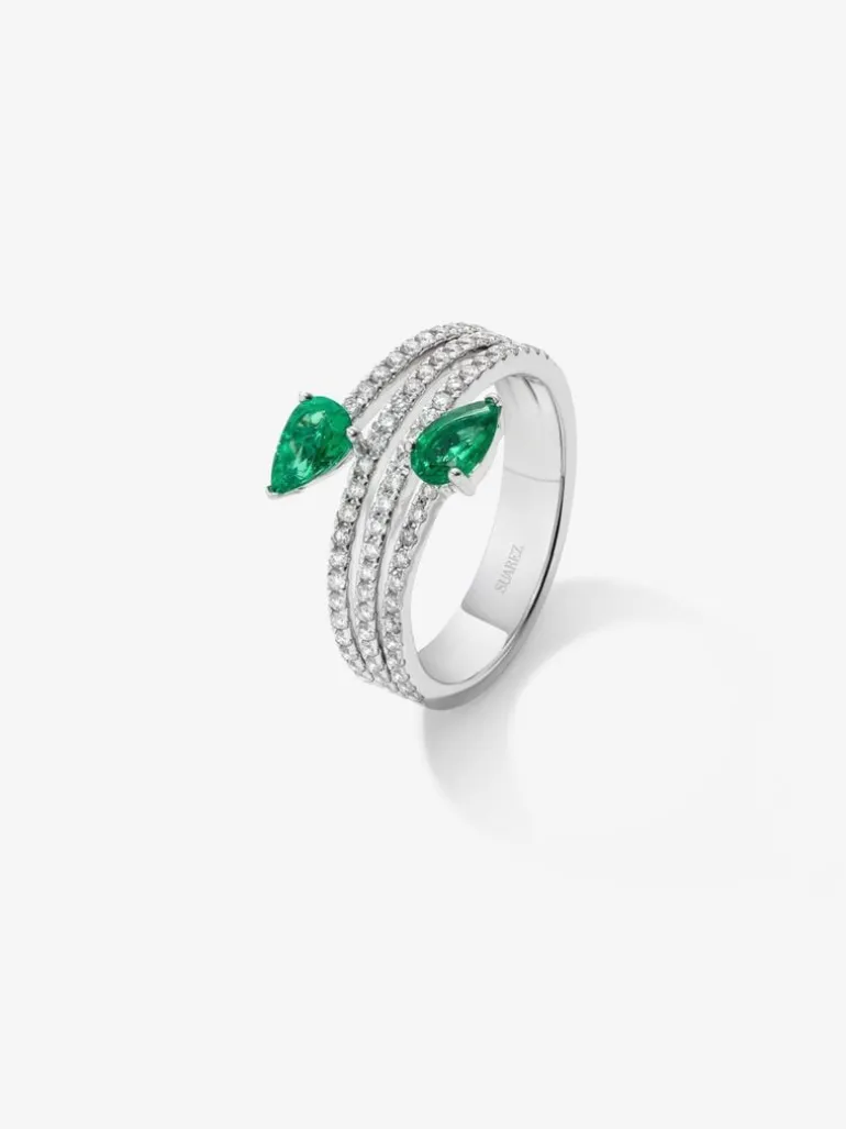 Anillo de oro blanco de 18k con esmeralda 0,61cts y diamantes 1,51cts