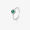 Anillo de oro blanco de 18K con esmeralda verde en talla oval y diamantes blancos en talla brillante