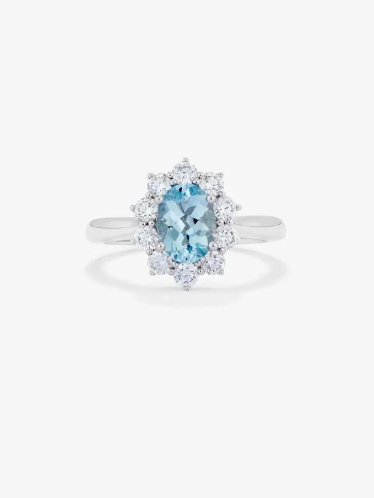 Anillo de oro blanco de 18K con aguamarina en talla oval de 1,08 cts y 10 diamantes en talla brillante con un total de 0,63 cts