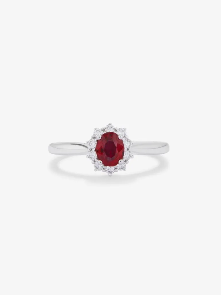 Anillo de oro blanco de 18K con rubí 0,45 cts y diamantes 0,2 cts
