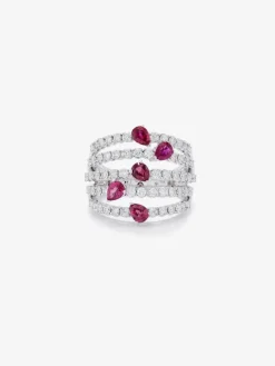 Anillo de oro blanco de 18K con 60 diamantes en talla brillante con un total de 1 cts y 5 rubíes rojos en talla pera con un total de 1,14 cts