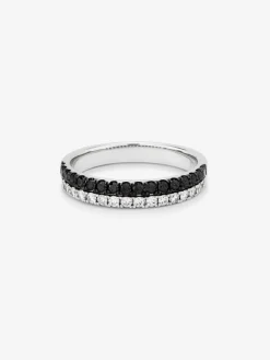 Anillo de oro blanco de 18K con 17 diamantes en talla brillante con un total de 0,24 cts y 17 diamantes negros en talla brillante con un total de 0,27 cts