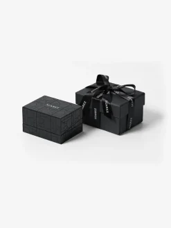 Anillo de oro blanco de 18K con pavé de diamantes en talla brillante