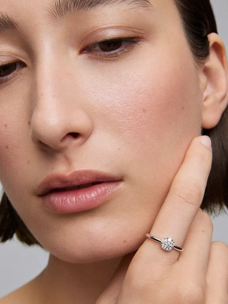 Anillo de oro blanco de 18K de diamantes en pavé
