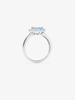 Anillo de oro blanco de 18K con aguamarina en talla oval de 1,08 cts y 10 diamantes en talla brillante con un total de 0,63 cts