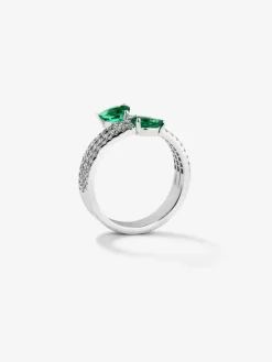 Anillo de oro blanco de 18k con esmeralda 0,61cts y diamantes 1,51cts