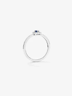 Anillo de oro blanco de 18K con 33 diamantes en talla brillante de con un total 0,18 cts y zafiro azul en talla brillante con un total de 0,08 cts