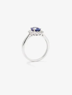 Anillo de oro blanco de 18K con zafiro azul royal en talla oval de 2,02 cts y diamantes blancos en talla brillante de 0,35 cts