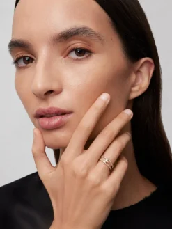 Anillo doble de oro rosa de 18K con estrella y 49 diamantes en talla brillante con un total de 0,29 cts