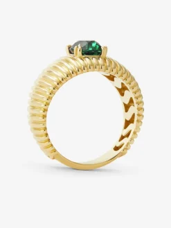 Anillo gallonado de oro amarillo de 18K con esmeralda en talla oval