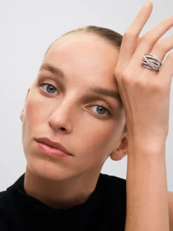 Anillo multibrazo de oro blanco de 18K con 185 diamantes en talla brillante con un total de 2,67 cts