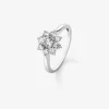 Anillo solitario de compromiso de oro blanco de 18K con diamantes