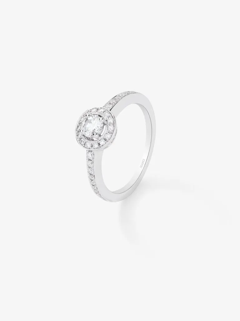 Anillo solitario de compromiso de oro blanco de 18kt con diamante central de 0,30cts