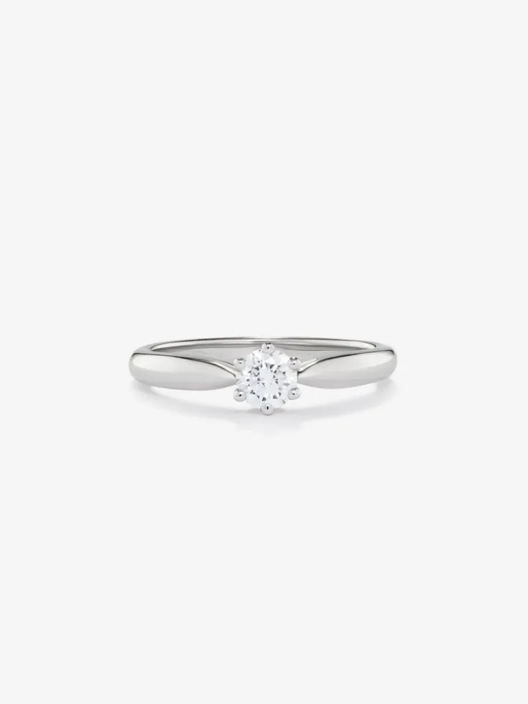 Anillo solitario de compromiso de oro blanco de 18K con diamante central de 0,3 quilates