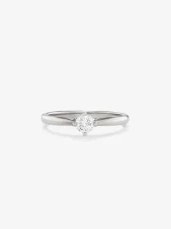 Anillo solitario de compromiso de oro blanco de 18K con diamantes