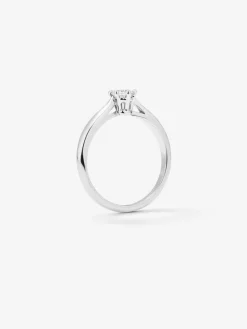 Anillo solitario de compromiso de oro blanco de 18K con diamante central de 0,25 quilates